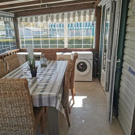 Campingplatz Mobil-home Cosy Avec Terrasse Et Jardin Privatif *
