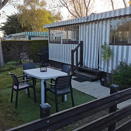 Campingplatz Mobil-home Cosy Avec Terrasse Et Jardin Privatif *